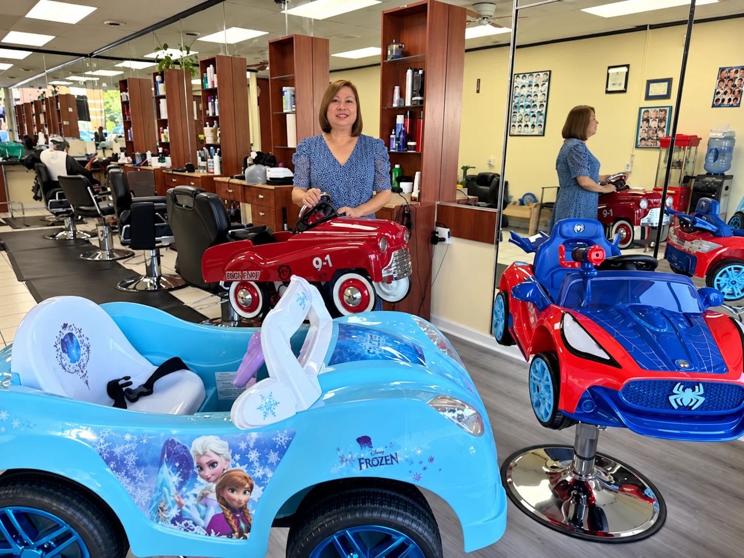 Family hair salon and barber setting in Arlington VA 22205
